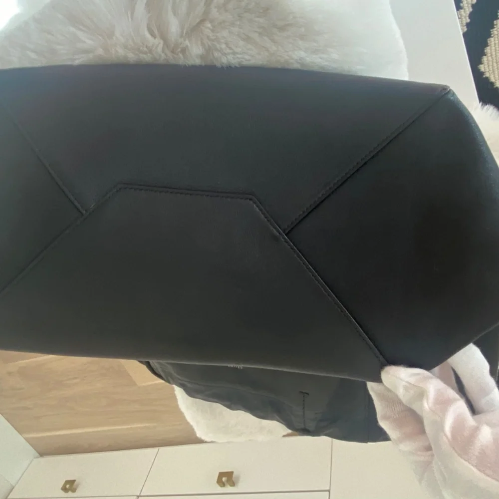 Celine Tote - Picture 7 of 13